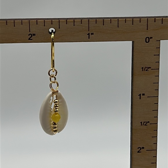 2356- Handmade Shell Dangle Earrings NWT - Picture 6 of 6